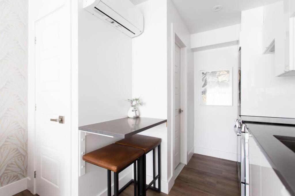 Wonderful Studio In Little Italy With Full Bath By Den Stays Montréal Kültér fotó