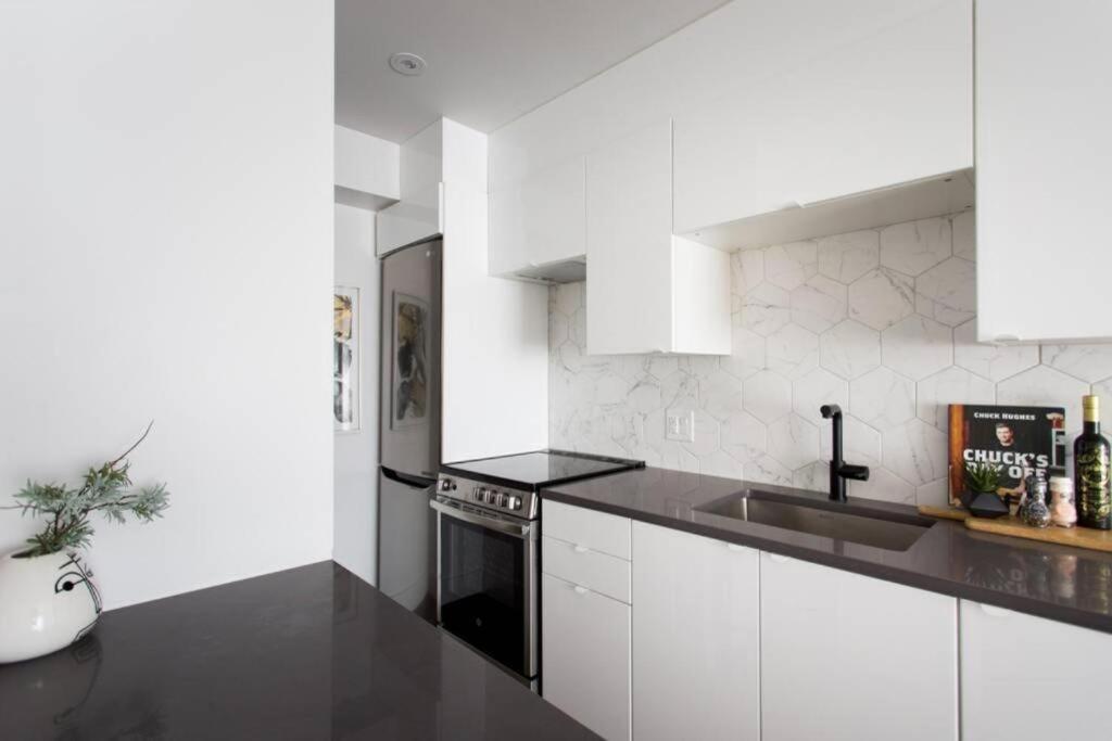 Wonderful Studio In Little Italy With Full Bath By Den Stays Montréal Kültér fotó