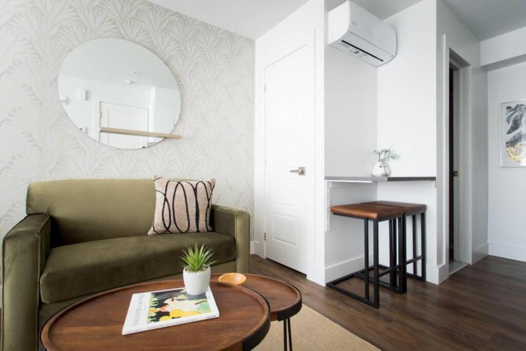 Wonderful Studio In Little Italy With Full Bath By Den Stays Montréal Kültér fotó