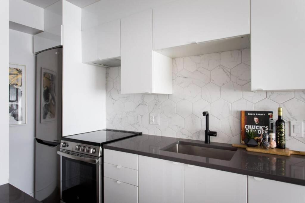 Wonderful Studio In Little Italy With Full Bath By Den Stays Montréal Kültér fotó