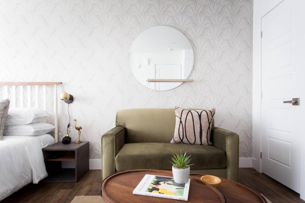 Wonderful Studio In Little Italy With Full Bath By Den Stays Montréal Kültér fotó