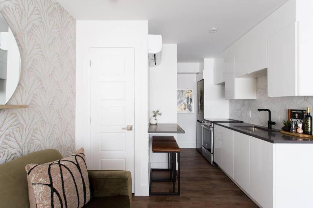 Wonderful Studio In Little Italy With Full Bath By Den Stays Montréal Kültér fotó