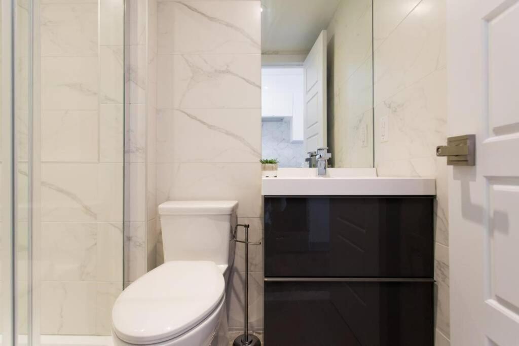 Wonderful Studio In Little Italy With Full Bath By Den Stays Montréal Kültér fotó