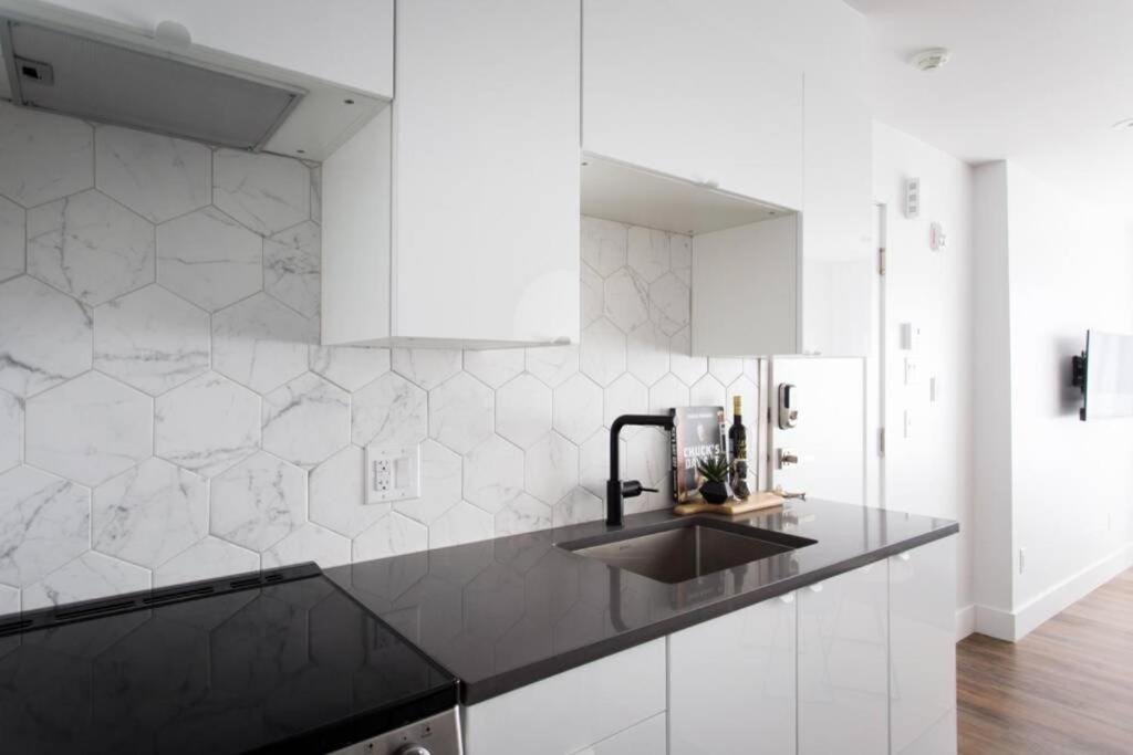 Wonderful Studio In Little Italy With Full Bath By Den Stays Montréal Kültér fotó